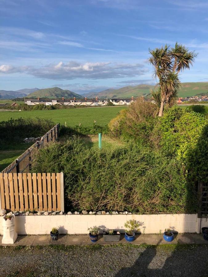 First Floor Apartment With Mountain Views Tywyn Exterior foto